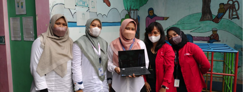 Pelatihan dan pendampingan pembuatan desain media ajar online di TK Plus Atinidi Kota Bandung